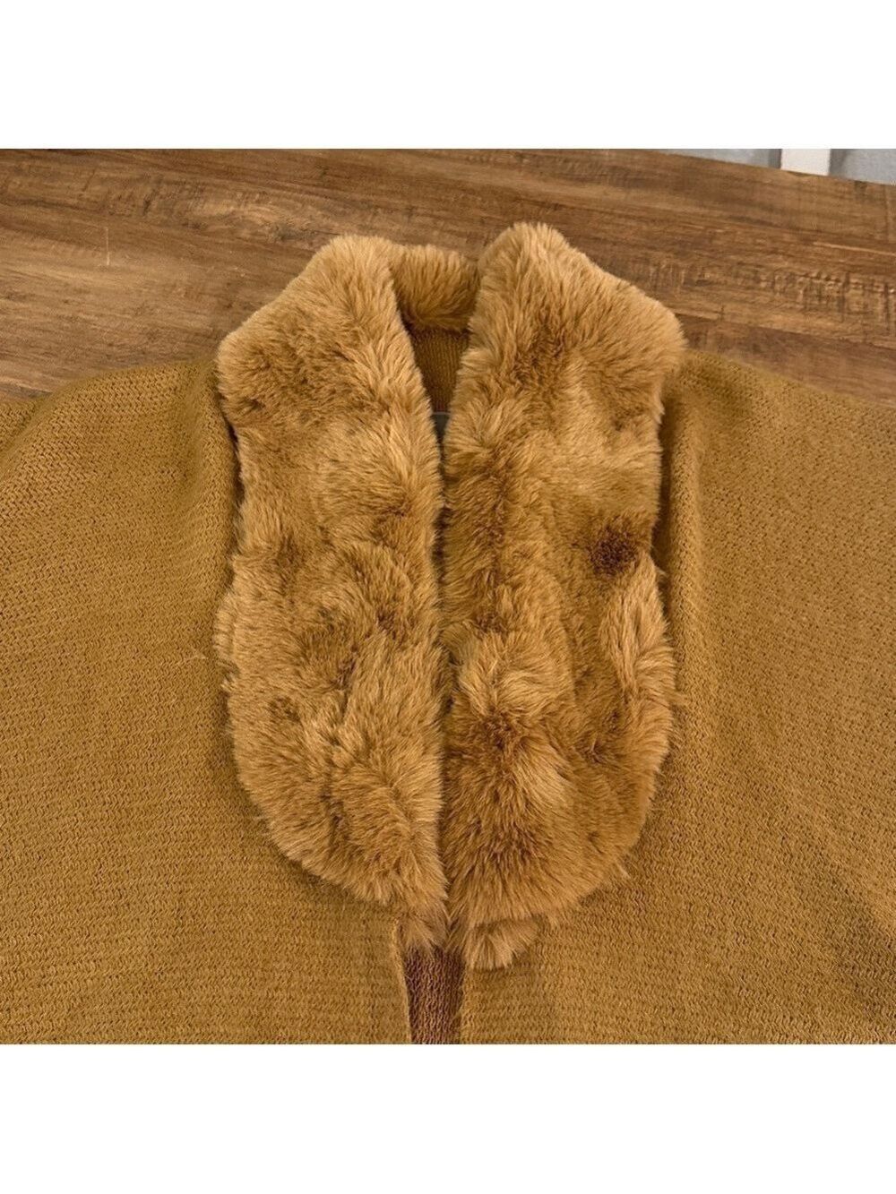 Vince Camuto Faux Fur Collar Camel color Cape/Poncho, 5” Fringe on Lower Hem - Picture 16 of 16
